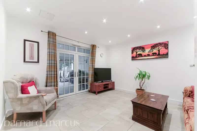 Detached Family Home with Unique Garden and Potential to Extend
