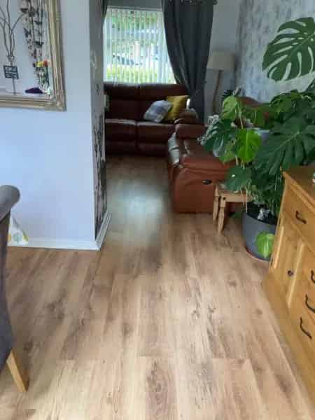 Family Home near Town Centre with Gardens