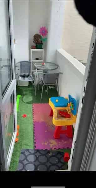 2 Bedroom First Floor Flat with Large Kitchen and Balcony