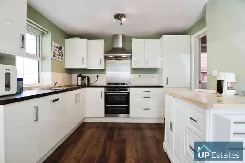 3 Bedroom Detached House to Rent Copsewood Grange