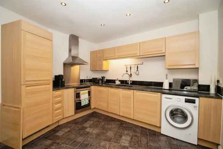 Spacious 2-Bed 2-Bath Flat with Allocated Parking