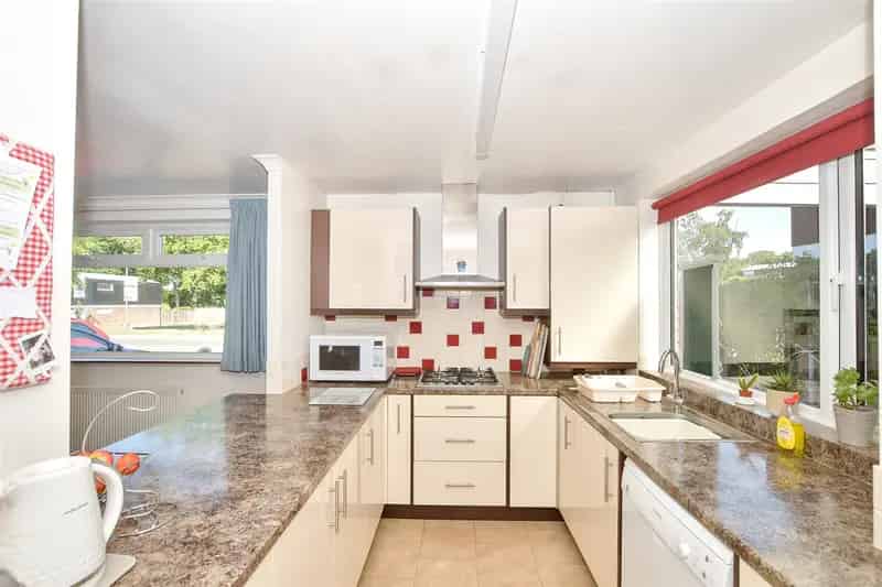 3 bedroom link detached house for sale
