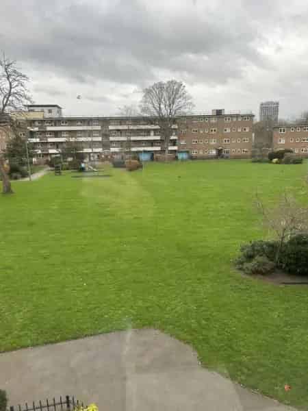 Large 2nd Floor Flat in Stockwell Near Station