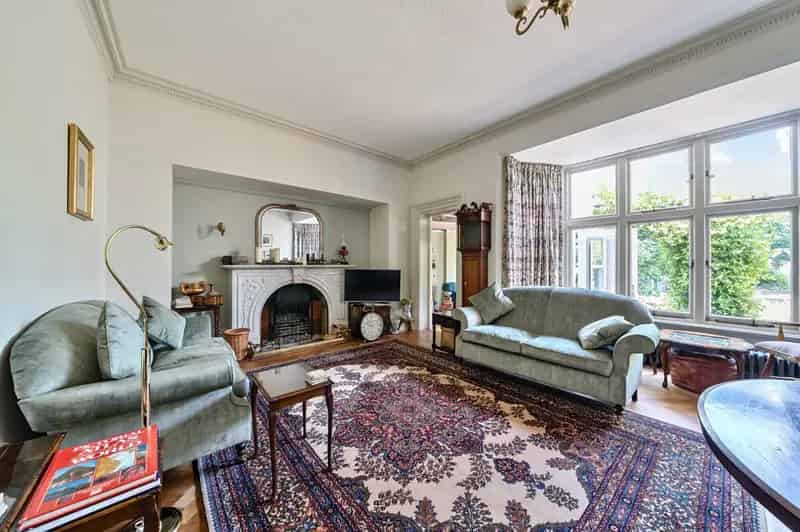 2 Bedroom Victorian House for Sale in Watford