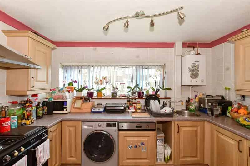 3 Bedroom Terraced House For Sale Near Shops And Schools