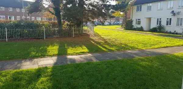 Flat For Rent in Surrey Heath, England