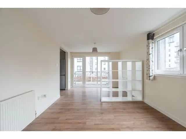 2 Bedroom Flat for Sale near Easter Road