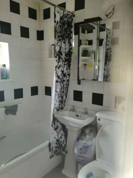 16 Bungalows End of Road Rent Includes Heating Hot Water