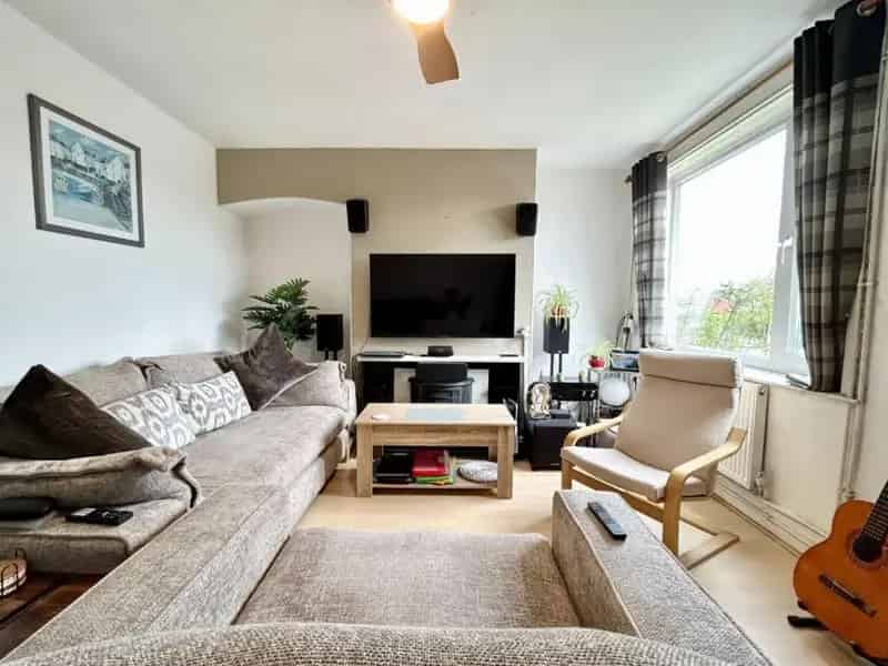 3 Bed Mid Terrace House For Sale