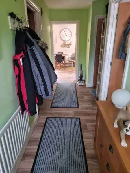 Bungalow For Rent in Camborne, England