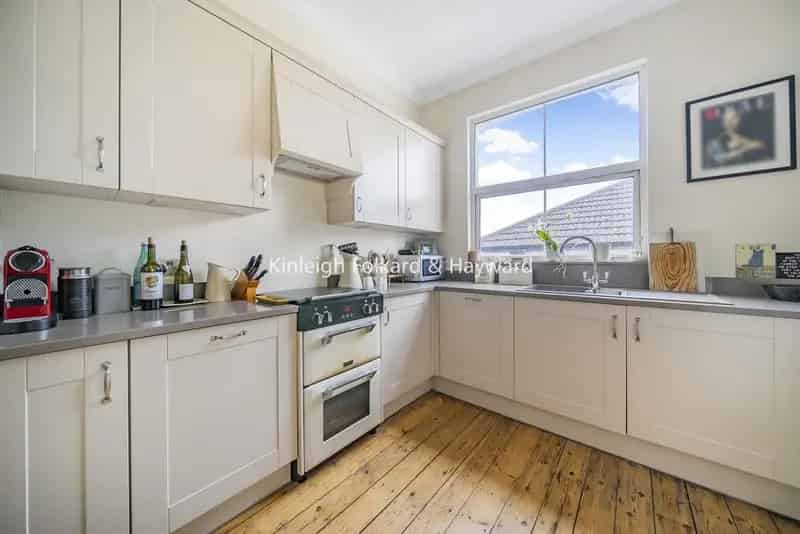 Four Bedroom Period Conversion Apartment with Garden