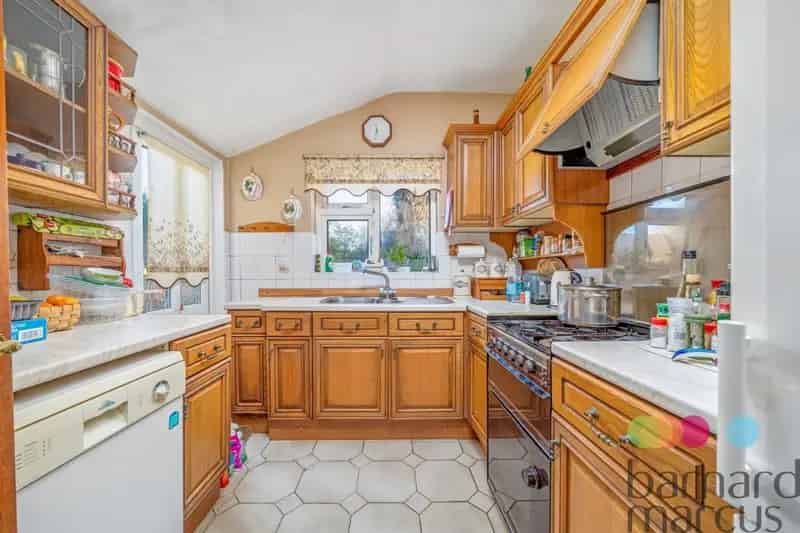 3 Bed House Near Woodside Park Station North Finchley