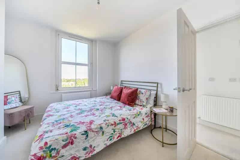 Flat For Sale , London, England