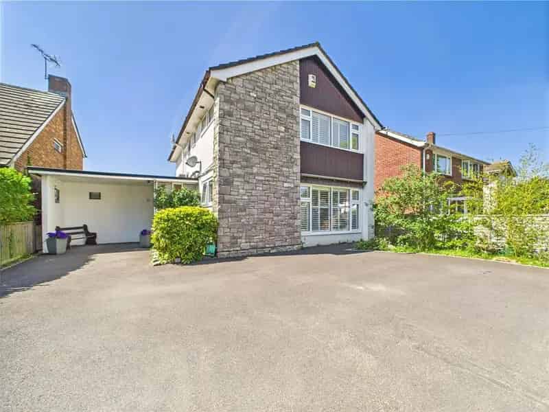3 Bedroom Detached House for Sale - Modern Family Home