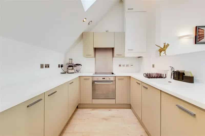 2 Bedroom Apartment House to Rent in Prime London Location
