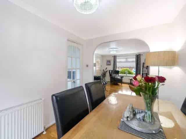 3 Bedroom Semi-Detached House for Sale Near Schools and Canal