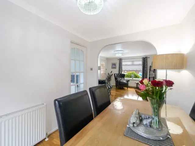 3 Bedroom Semi-Detached House for Sale Near Schools and Canal