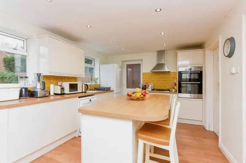4 Bed Detached Family Home in Quiet Cul-de-sac