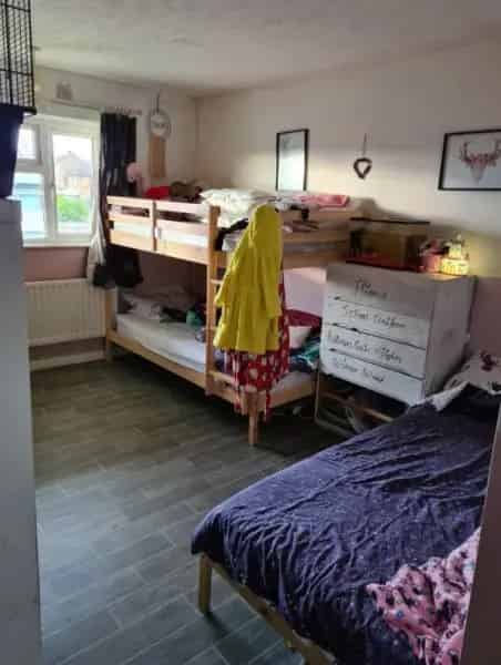 Large 2 Bed 2nd Floor Flat with Garden Parking and Balcony