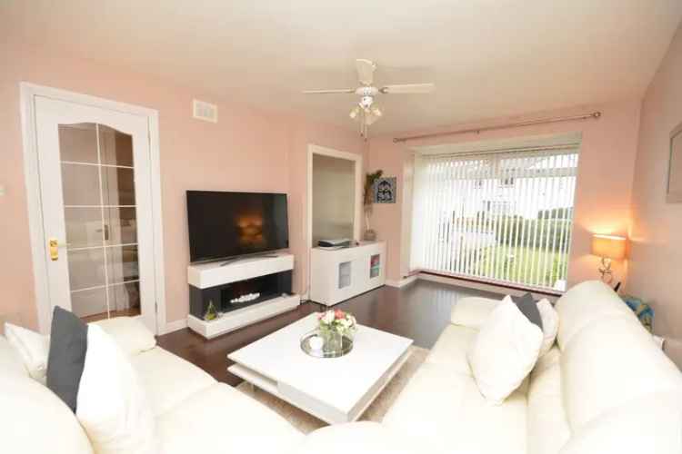 Modern 4-Bedroom Detached Villa in Larbert