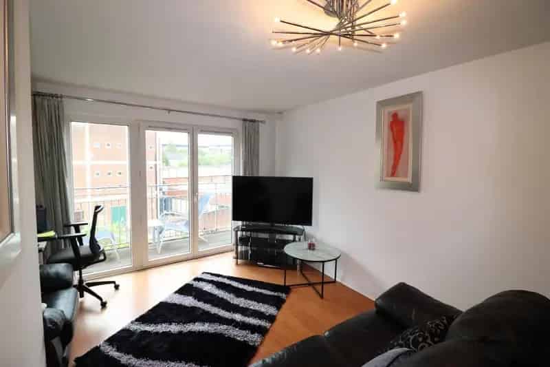 1 Bedroom Apartment to Rent Liberty Place Canal Views