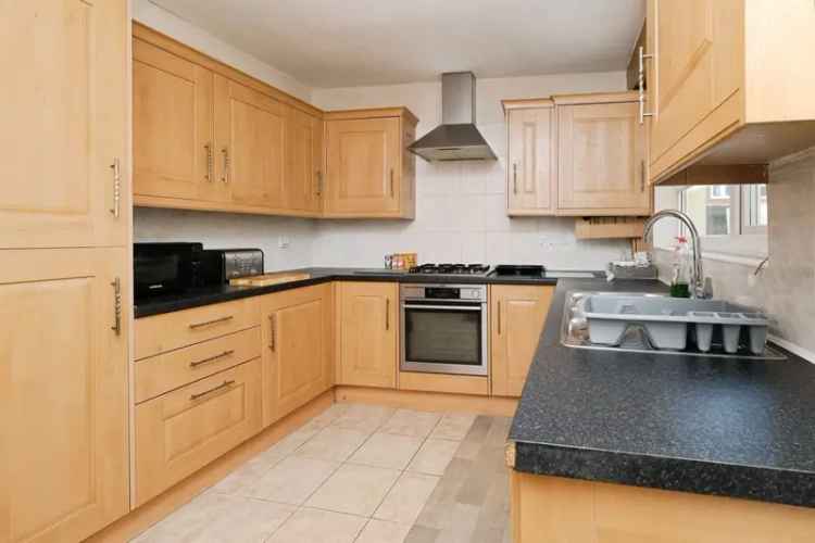 Three Bedroom Mid Terrace House in Aigburth