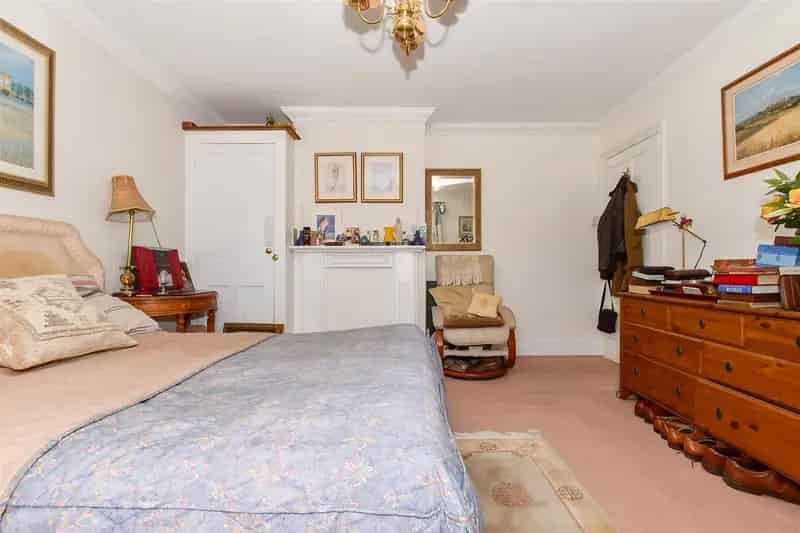 2 Bedroom Cottage For Sale