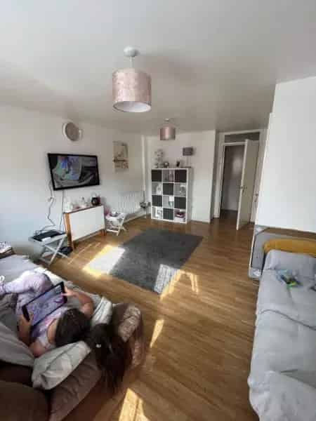 3 Bed House Reading Berkshire Near Amenities Schools Seeking 4 Bed House Bradford BD12
