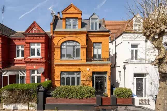 5-Bedroom Victorian House For Sale in Queens Park