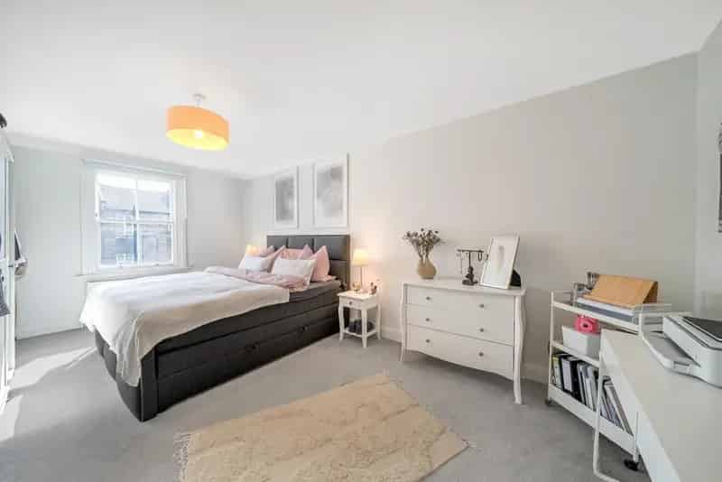 Spacious 2-Bed Apartment Maida Vale W9 Top Floor Fully Furnished