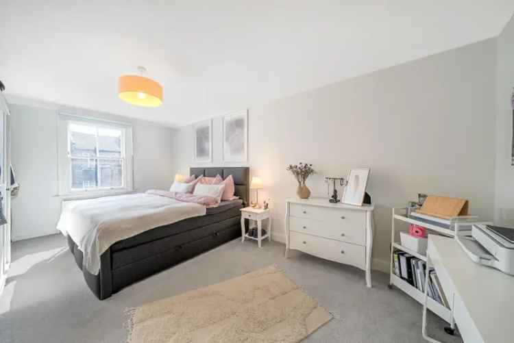 Spacious 2-Bed Apartment Maida Vale W9 Top Floor Fully Furnished
