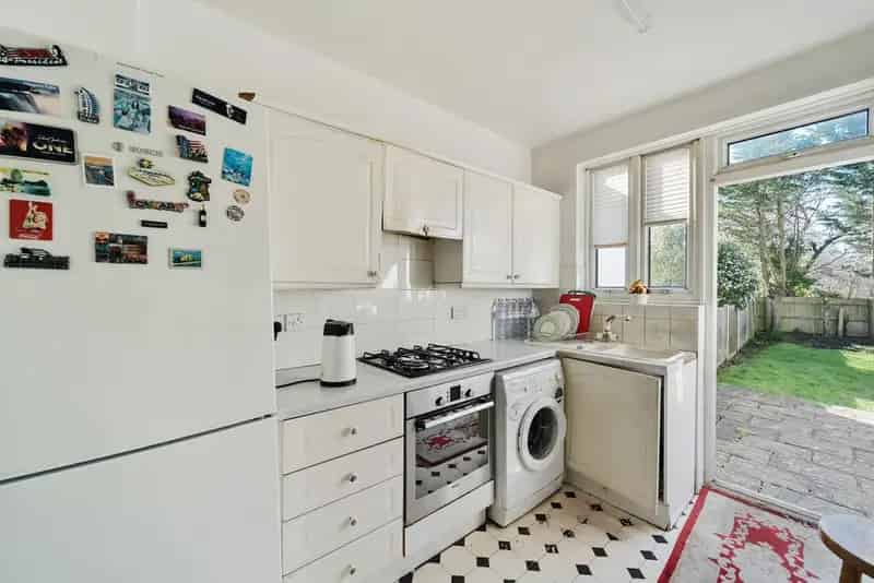 5 Bedroom Freehold House with Extension Potential Large Garden Parking