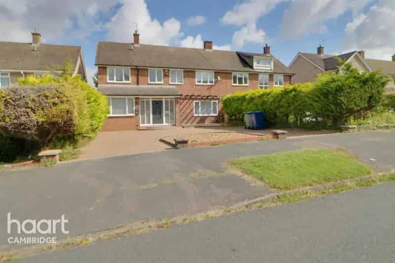 5 Bedroom Semi-Detached House To Rent