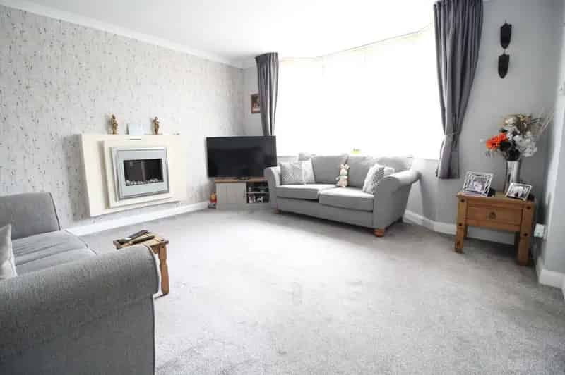3 Bedroom Semi Detached House for Sale Bedworth Warwickshire