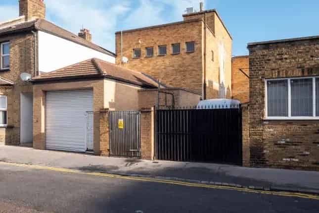 Large Shop For Sale High Street South Norwood SE25 Loading Bay First Floor Conversion