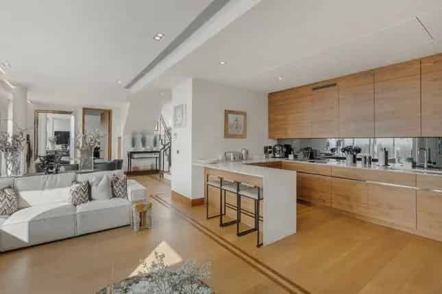 Luxury 3-Bed Penthouse Flat for Sale in Battersea
