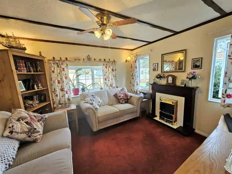 2 Bed Park Home for Over 45s - Vacant Possession