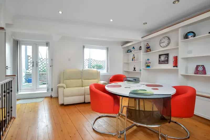 Four Storey Waterfront Townhouse Old Portsmouth 1438 Sq Ft