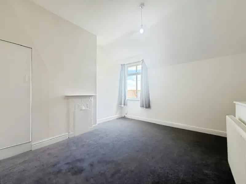 2 Bed House for Sale Near Amenities - No Onward Chain
