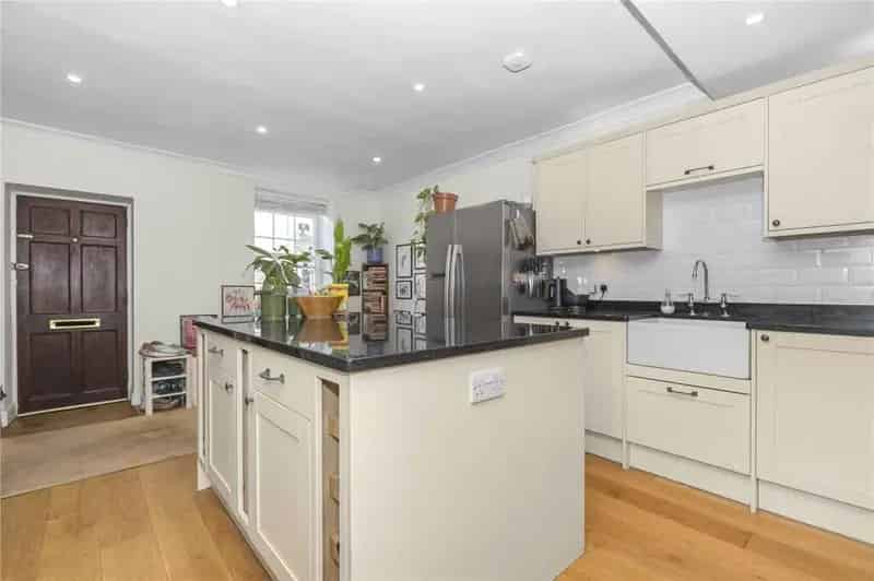 2 Bedroom Victorian Mews Townhouse Clifton Village