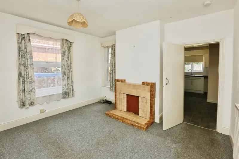 Three Bedroom Semi Detached House Bishopstoke
