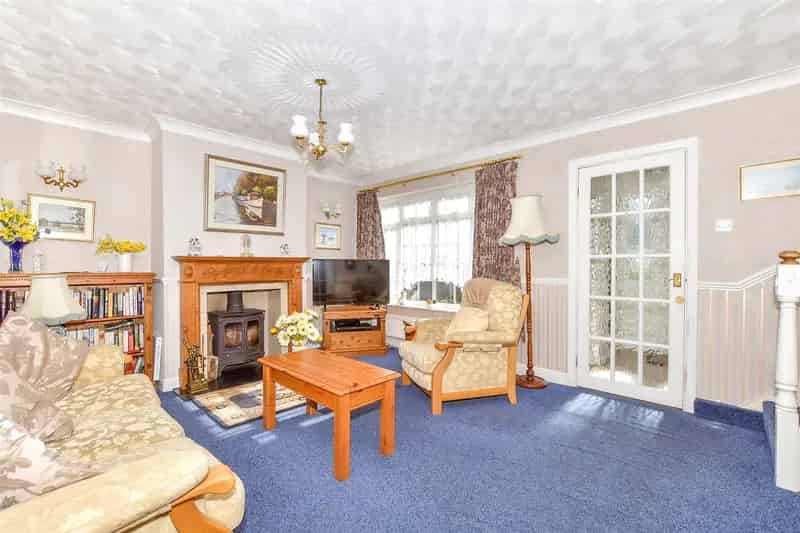 4 Bedroom Detached House for Sale by Auction