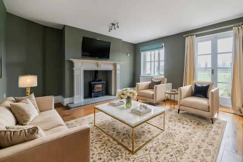 5 Bedroom Detached House with Equestrian Facilities