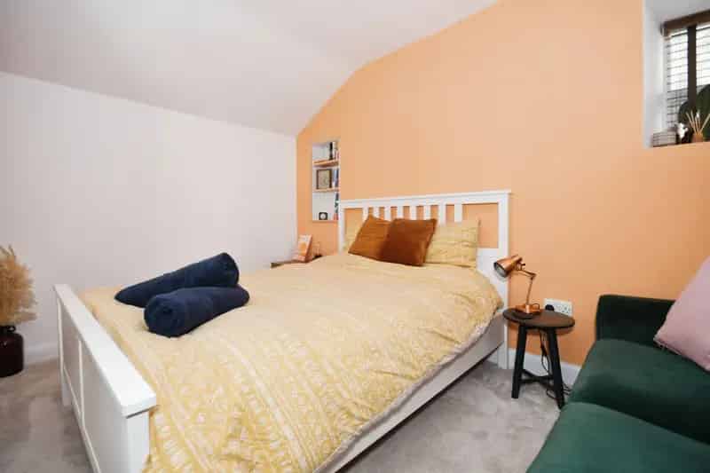 1-Bedroom Apartment - Modern, Central Location, Ideal for First-Time Buyers or Investors