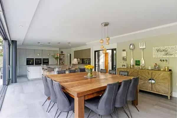 5 Bed Detached House with Annexe and Landscaped Gardens
