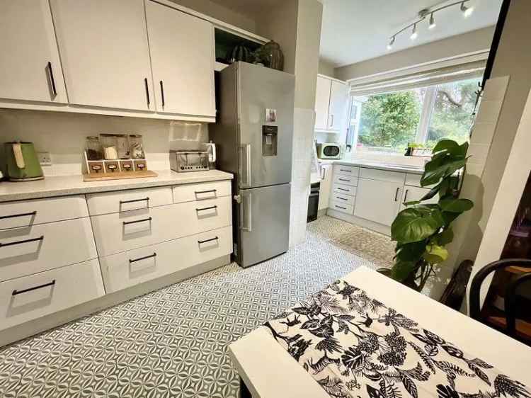 3 Bedroom Detached House for Sale in Queens Park