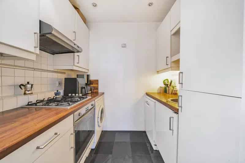 Westbourne Grove Flat High Ceilings Fireplace Bay Window