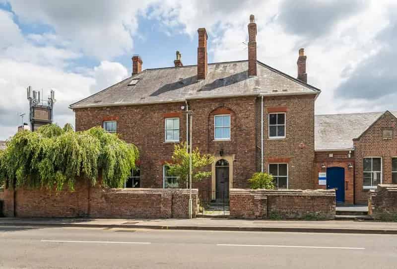 6 Bedroom House For Sale