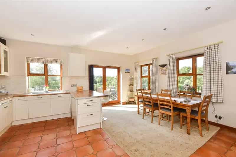 4 bedroom link detached house for sale
