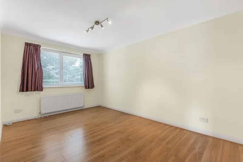 Flat For Sale , London, England